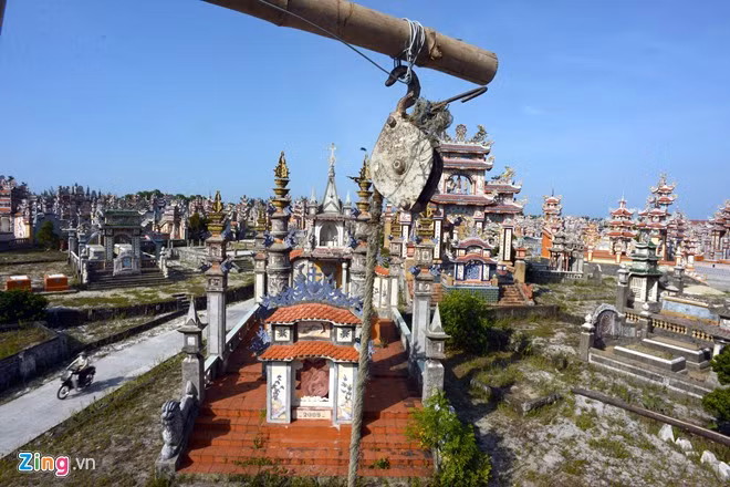 Nghich mat lang mo nguy nga cua cu dan lang chai ngheo-Hinh-15