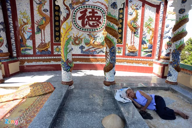 Nghich mat lang mo nguy nga cua cu dan lang chai ngheo-Hinh-12