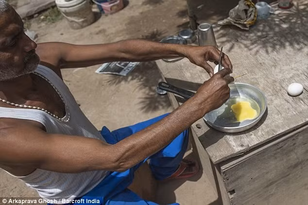 Nong 50 do C, dan An Do ra ngoai ran trung khong can lua