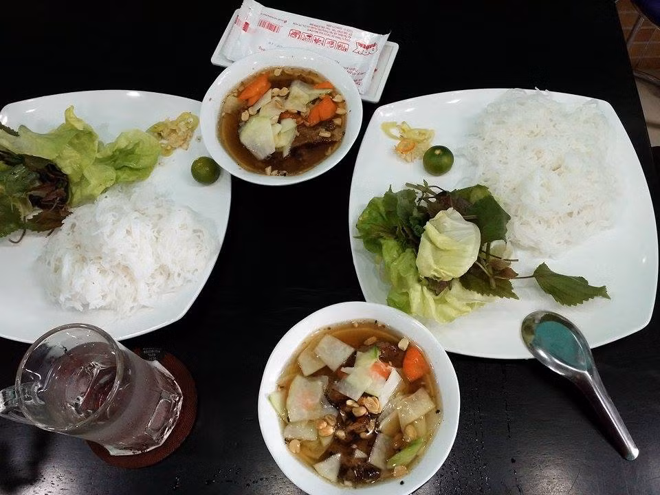 Một phần bún chả tại quán có giá 50.000 đồng.