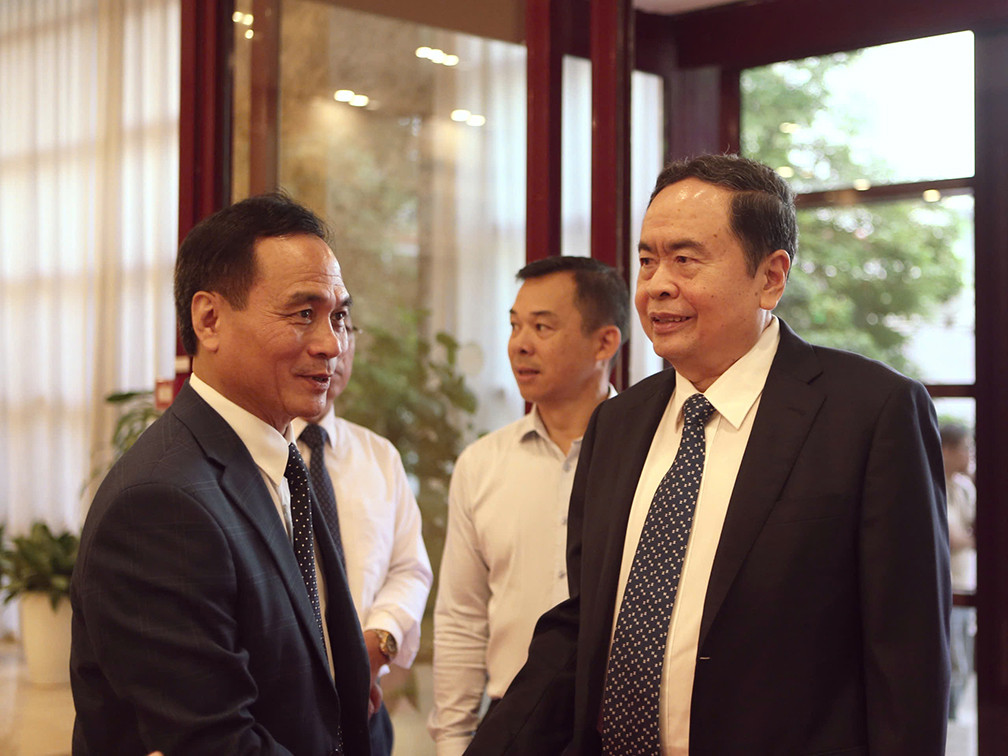 PGS.TS Phạm Ngọc Linh - Phó Chủ tịch VUSTA đón tiếp Uỷ viên Bộ Chính trị, Chủ tịch Quốc hội Trần Thanh Mẫn và các đại biểu. 