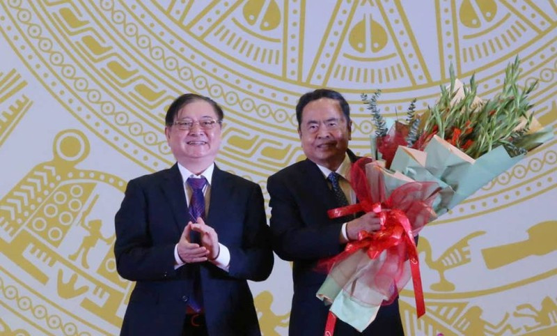 Chủ tịch VUSTA Phan Xuân Dũng cảm ơn và kính chúc sức khỏe Đồng chí Trần Thanh Mẫn, Ủy viên Bộ Chính trị, Chủ tịch Quốc hội. 