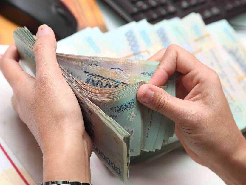 Đại tá Vũ Nhân Khánh, Phó Giám đốc Công an tỉnh Lâm Đồng đã cùng tổ công tác tới hiện trường chỉ đạo Phòng PC45 cùng Công an huyện Di Linh và các đơn vị chức năng khẩn trương làm rõ sự mất tích của anh Võ Thành Tuấn. Một số đối tượng thuộc diện tình nghi, có liên quan đến việc làm ăn, vay mượn, nợ nần với anh Tuấn đã lọt vào “tầm ngắm” của cơ quan Công an, trong đó nổi cộm lên là Trần Quốc Vũ (31 tuổi), ngụ cùng thôn Đồng Lạc 1. Năm 2010, Vũ đã có một tiền án về tội cố ý gây thương tích nhưng được hưởng án treo. Vũ cũng chính là bạn thân của anh Võ Thành Tuấn từ nhỏ. (Ảnh minh họa, nguồn internet) 