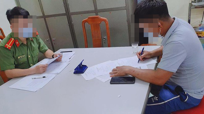 Nhà mẹ đẻ của Trần Quốc Vũ và gia đình anh Võ Thành Tuấn sát nhau. Từ khi lập gia đình cách đây 3 năm, Vũ mới chuyển lên chỗ ở mới, cách nhà anh Tuấn khoảng 1,5km. Nhiều năm qua, Trần Quốc Vũ là con nợ “kinh niên” của gia đình anh Tuấn. Hiện đối tượng này đã li thân vợ và sống một mình ở thôn Đồng Lạc 1, xã Đinh Lạc. Ngày 25/1/2018, Trần Quốc Vũ đã bị cơ quan Công an triệu tập để lấy lời khai. Tuy nhiên, Vũ trình bày vào ngày 23/1 không có mặt ở huyện Di Linh mà đi Đà Lạt thăm vợ đã li thân. (Ảnh minh họa, nguồn internet)