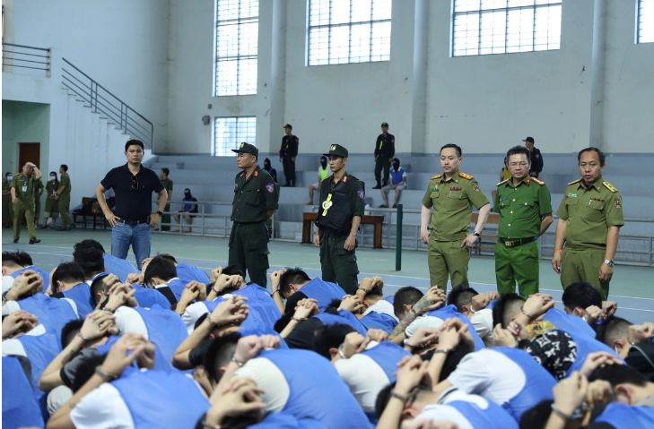 Họ đã lôi kéo những người Việt Nam đã từng tham gia các tổ chức lừa đảo qua mạng do người Trung Quốc cầm đầu để lừa đảo. Chỉ trong một thời gian ngắn, họ đã thiết lập nên một đường dây lừa đảo rộng lớn tại Khu kinh tế Tam Giác Vàng (tỉnh Bò Kẹo, Lào). Tại Hà Tĩnh, từ đầu năm 2024, Phòng cảnh sát hình sự Công an tỉnh Hà Tĩnh liên tục nhận được nhiều đơn trình báo của người dân bị lừa đảo nhiều tỷ đồng với cùng phương thức. 