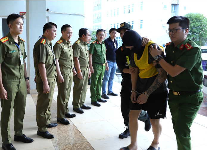 Đến ngày 7/8, khi hoàn thành nhiệm vụ trở về cùng với 155 nghi phạm và các tang vật vụ án, các chiến sĩ đã ôm nhau chúc mừng. Đây là chiến công vang dội của Công an Hà Tĩnh dưới sự phối hợp với Cục Cảnh sát Phòng, chống tội phạm mua bán người Bộ Công an Lào, Công an đặc khu kinh tế tại tỉnh Bò Kẹo; đại diện cảnh sát Việt Nam tại Lào, Cục Cảnh sát hình sự (Bộ Công an), Bộ đội Biên Phòng Hà Tĩnh và các đơn vị nghiệp vụ khác.