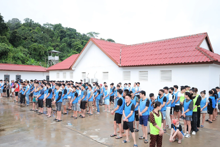 Đầu tháng 8/2024, Phòng cảnh sát hình sự Công an tỉnh Hà Tĩnh đã phối hợp Cục Cảnh sát phòng chống tội phạm mua bán người (Bộ Công an Lào), Công an Đặc khu kinh tế tại tỉnh Bò Kẹo; đại diện Cảnh sát Việt Nam tại Lào, Cục Cảnh sát hình sự, Bộ đội biên phòng Hà Tĩnh và các đơn vị nghiệp vụ khác triệt phá thành công tổ chức tội phạm hoạt động mua bán người, lừa đảo qua mạng với quy mô đặc biệt lớn.