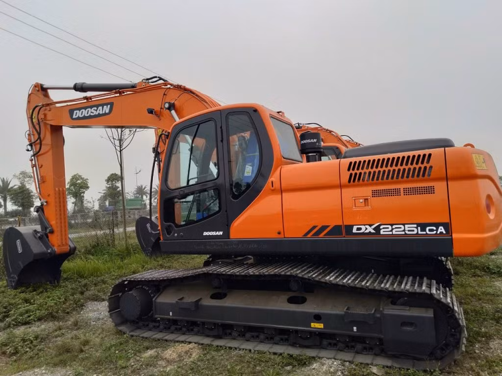 Gia đình chị P. cho biết, trước đây có cùng góp với Xuân tổng số tiền 1,4 tỷ đồng để mua máy xúc làm ăn. Do chưa đủ nên Xuân có vay của chị P. 100 triệu. Chính vì việc này hai bên nảy sinh mâu thuẫn trong việc làm ăn, nợ nần. Tiến hành triệu tập Xuân lên làm việc, ban đầu người phụ nữ này luôn khẳng định không liên quan đến cái chết của chị P. Tuy nhiên, với những chứng cứ về di biến động trong thời gian vụ án xảy ra cùng các tài liệu khác, cuối cùng Xuân cũng cúi đầu nhận tội. (Ảnh minh họa, nguồn internet) 