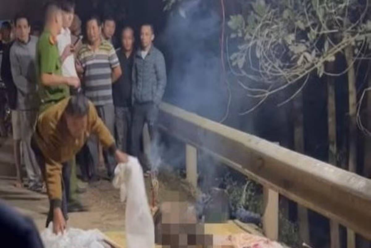 Qua khám nghiệm, tại vùng đầu nạn nhân có hai vết thương. Cán bộ kỹ thuật hình sự cho rằng nếu chị P. bị trượt chân ngã xuống nước thì không có vật cứng nào xung quanh có thể gây nên vết thương lớn như vậy. Cùng thời điểm này, kết quả phân tích khám nghiệm tử thi cho thấy, nạn nhân dù bị ngạt nước, nhưng trong phổi không có dịch nhầy. Như vậy có thể nhận định, chị P đã ngất bởi vết thương trên đầu trước khi ngã xuống mương nước. Các giám định viên cũng chỉ ra rằng hai vết thương vùng đầu của chị P. được gây ra bởi vật tày, cứng. Như thế, dấu hiệu của vụ án giết người dần dần lộ ra. (Cơ quan chức năng tổ chức khám nghiệm hiện trường) 