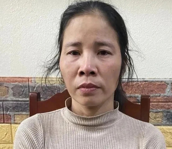 Theo đó, xuất phát từ việc hai gia đình góp số tiền 1,4 tỷ đồng để mua máy xúc làm ăn chung nhưng kém hiệu quả sau đó mâu thuẫn trong việc thỏa thuận bán, cho thuê máy. Không tìm được tiếng nói chung để giải quyết nên giữa chị P. và Xuân nảy sinh nhiều khúc mắc, nhiều lần to tiếng, nặng lời với nhau dẫn đến bức xúc, kìm nén lâu ngày. Khoảng 13h45 phút ngày 16/3/2024, tại khu vực vườn keo địa phận thôn 6, xã Vân Sơn, Xuân và chị P có gặp nhau nói chuyện. Quá trình nói chuyện, giữa Xuân và chị P. xảy ra to tiếng, cãi cọ do chị P. cho rằng nhà Xuân "không chuẩn" trong vấn đề làm ăn này. 