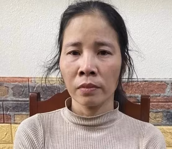 Theo đó, xuất phát từ việc hai gia đình góp số tiền 1,4 tỷ đồng để mua máy xúc làm ăn chung nhưng kém hiệu quả sau đó mâu thuẫn trong việc thỏa thuận bán, cho thuê máy. Không tìm được tiếng nói chung để giải quyết nên giữa chị P. và Xuân nảy sinh nhiều khúc mắc, nhiều lần to tiếng, nặng lời với nhau dẫn đến bức xúc, kìm nén lâu ngày. Khoảng 13h45 phút ngày 16/3/2024, tại khu vực vườn keo địa phận thôn 6, xã Vân Sơn, Xuân và chị P có gặp nhau nói chuyện. Quá trình nói chuyện, giữa Xuân và chị P. xảy ra to tiếng, cãi cọ do chị P. cho rằng nhà Xuân "không chuẩn" trong vấn đề làm ăn này. 