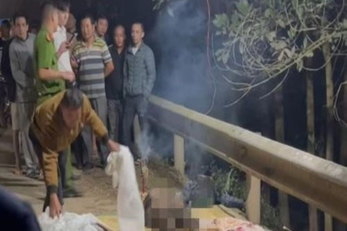 Qua khám nghiệm, tại vùng đầu nạn nhân có hai vết thương. Cán bộ kỹ thuật hình sự cho rằng nếu chị P. bị trượt chân ngã xuống nước thì không có vật cứng nào xung quanh có thể gây nên vết thương lớn như vậy. Cùng thời điểm này, kết quả phân tích khám nghiệm tử thi cho thấy, nạn nhân dù bị ngạt nước, nhưng trong phổi không có dịch nhầy. Như vậy có thể nhận định, chị P đã ngất bởi vết thương trên đầu trước khi ngã xuống mương nước. Các giám định viên cũng chỉ ra rằng hai vết thương vùng đầu của chị P. được gây ra bởi vật tày, cứng. Như thế, dấu hiệu của vụ án giết người dần dần lộ ra. (Cơ quan chức năng tổ chức khám nghiệm hiện trường) 