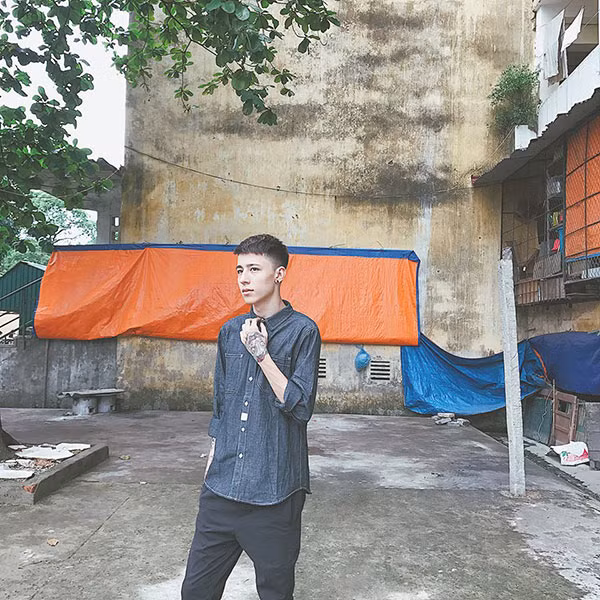 Thiện chưa bao giờ nghĩ mình là một cá thể đặc biệt nhờ vào việc là con lai, với Thiện, mọi thứ từ ăn mặc, sinh hoạt, tác phong đều diễn biến như một người bình thường. Ước mơ hiện tại của Thiện là mở một cửa hàng xăm nho nhỏ.