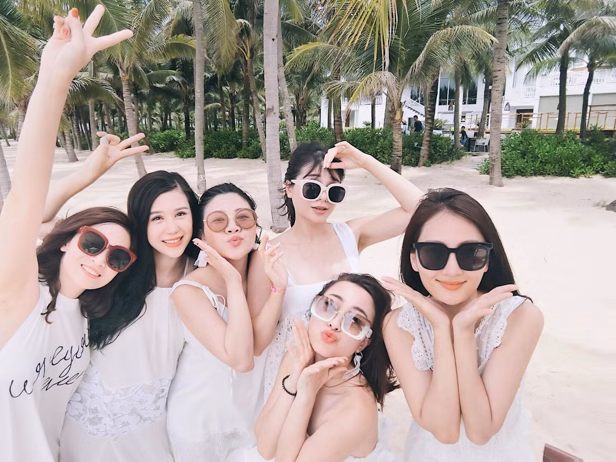 Ngay ngat truoc ve dep hoi hot girl "bim sua" xinh dep