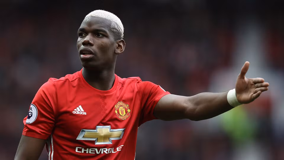  1. Paul Pogba (tiền vệ - 89 triệu bảng): "Quỷ đỏ" sẽ sở hữu hàng tiền vệ vô cùng đáng gờm ở mùa giải tới với sự góp mặt của Paul Pogba, Ander Herrera và Nemanja Matic. Với sự hỗ trợ của Herrera và Matic, Pogba sẽ được thoải mái phát huy những phẩm chất của một cầu thủ tấn công hàng đầu.
