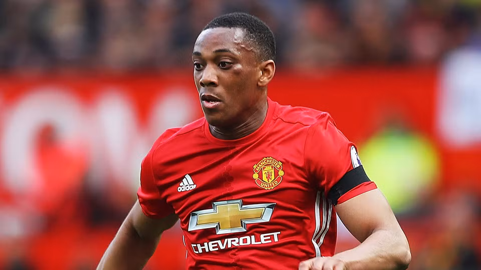  6. Anthony Martial (tiền đạo - 36 triệu bảng): Sao trẻ người Pháp đóng vai trò quan trọng trong kế hoạch của Jose Mourinho mùa giải tới.
