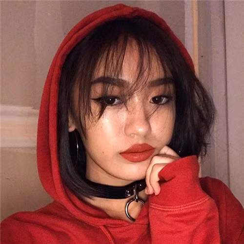 Cô bạn trẻ này được biết đến như một fashionista kiêm beauty blogger, cô thường xuyên chia sẻ những kiến thức làm đẹp từ thời trang, mỹ phẩm, cho đến lĩnh vực thiết kế. Christina Nguyễn khiến nhiều người bất ngờ và cảm nhận được nét rất riêng của cô ngay từ cái nhìn đầu tiên. Cô đặc biệt thích phong cách thời trang năng động, nhưng cũng cực kì gợi cảm và quyến rũ.