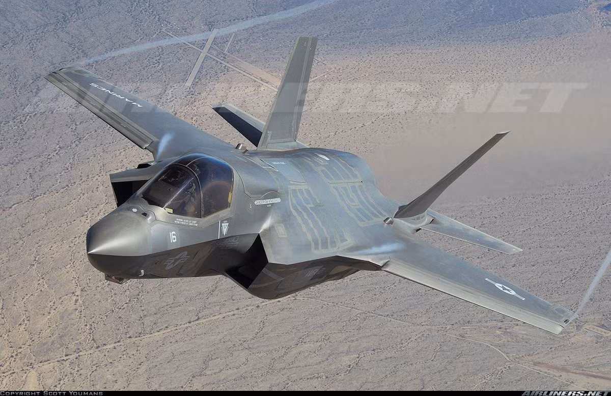 “Cuoi ra nuoc mat” loat loi chan dong sieu tiem kich F-35