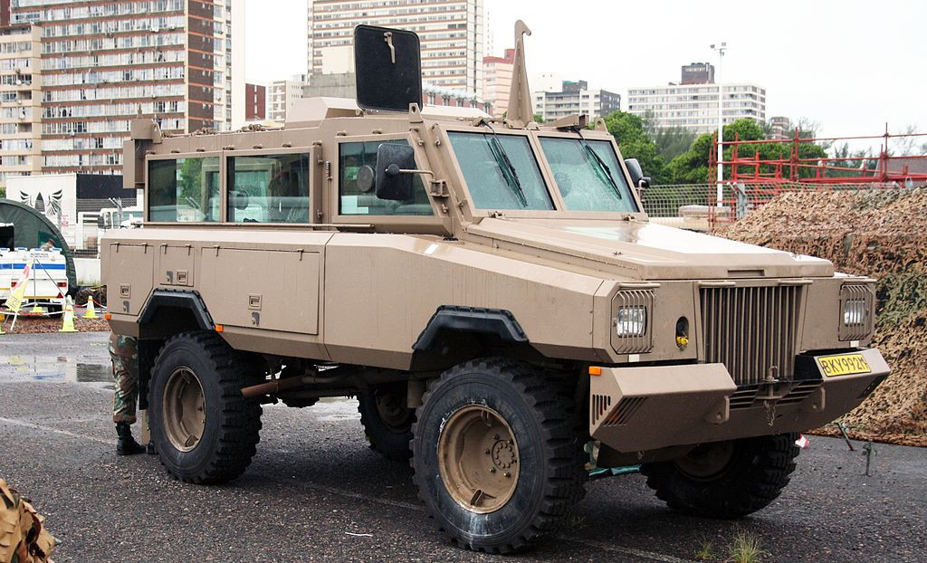 Xe thiết giáp chở quân bánh lốp Mamba cũng là giải pháp khá hay, được thiết kế trên khung gầm SUV Toyota Dyna, chiếc xe có thể kháng mìn và chống đạn tốt, chở được tới 9 binh sĩ di chuyển với tốc độ 102km/h. Ảnh: Wikipedia