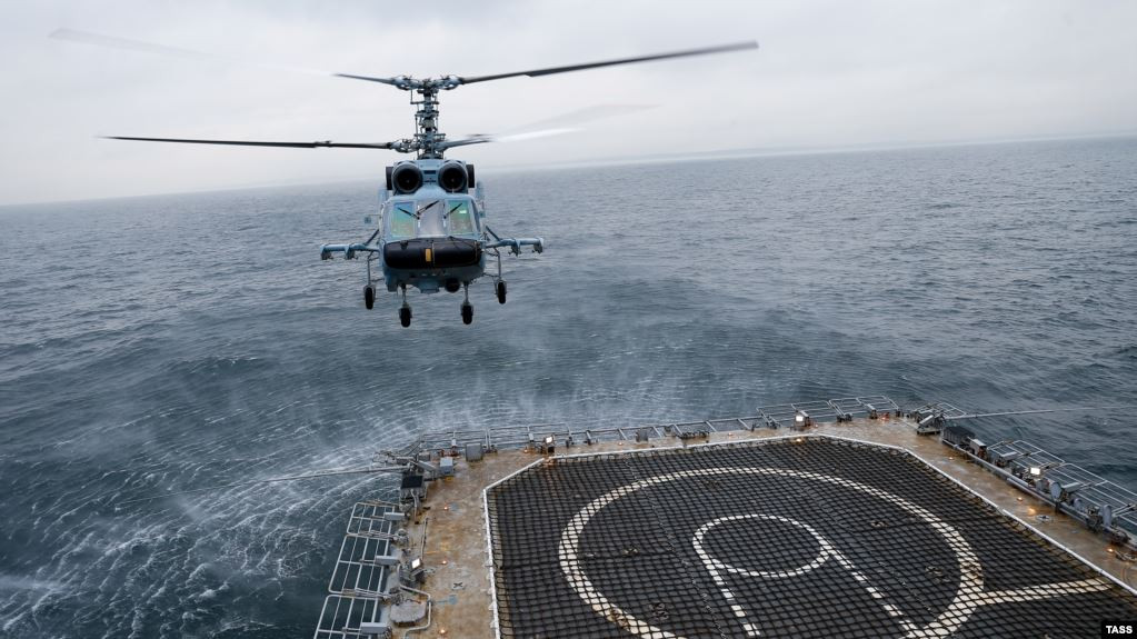 "Nó đạt tốc độ tối đa tới 310km/h, bay tốc độ trung bình 270-290km/h mà không bị rung lắc", vị phi công thử nghiệm cho hay. Nhìn chung, tốc độ của Ka-29 tương đương Mi-24, thậm chí nó còn ổn định hơn nhiều khi bay tốc độ lớn, và nhất là khả năng cơ động cao. Nguồn ảnh: Wikipedia