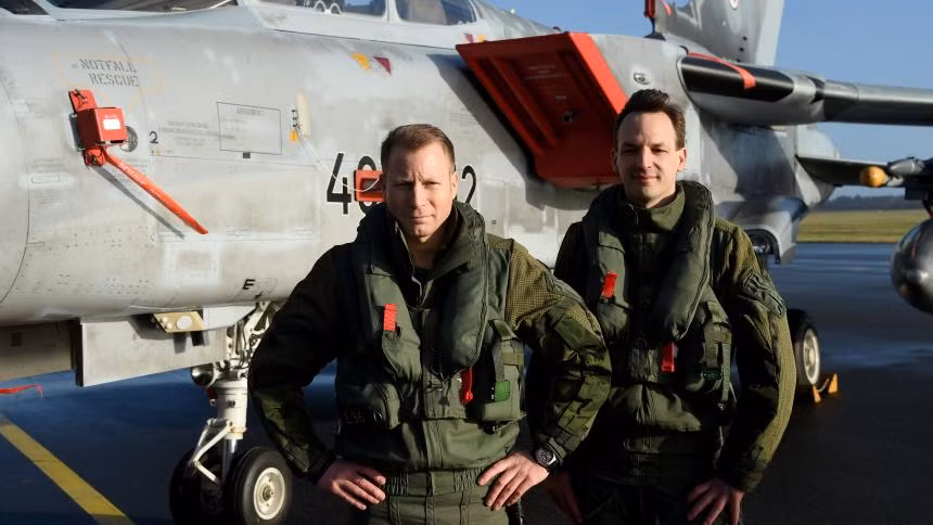 Bên cạnh đó, Không quân Đức không đáp ứng yêu cầu của khối NATO về số giờ bay tối thiểu (180 giờ bay) của mỗi phi công. Nguồn ảnh: Wikipedia