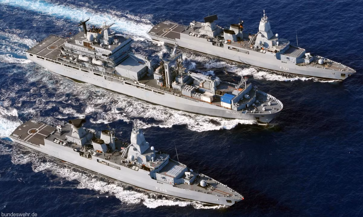 Hải quân Đức cũng chẳng khá khẩm hơn, giới chức trách nước này thừa nhận quy mô hải quân chưa bao giờ "nhỏ tới thế" và hiện họ chỉ có 8 tàu hộ vệ lớn (frigate) thay vì 15 chiếc theo quy định. Nguồn ảnh: Wikipedia