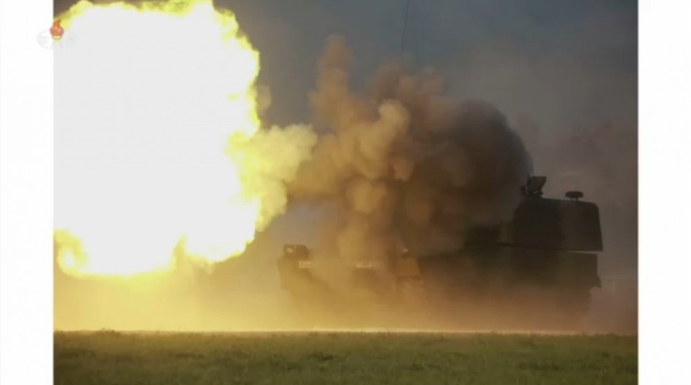 Khẩu pháo mới có thể sử dụng cỡ nòng 152,4mm chuẩn Nga. Nguồn ảnh: KCNA