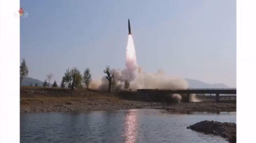 Hiện vẫn chưa rõ “danh tính” tên lửa mới của Triều Tiên. Nguồn ảnh: KCNA