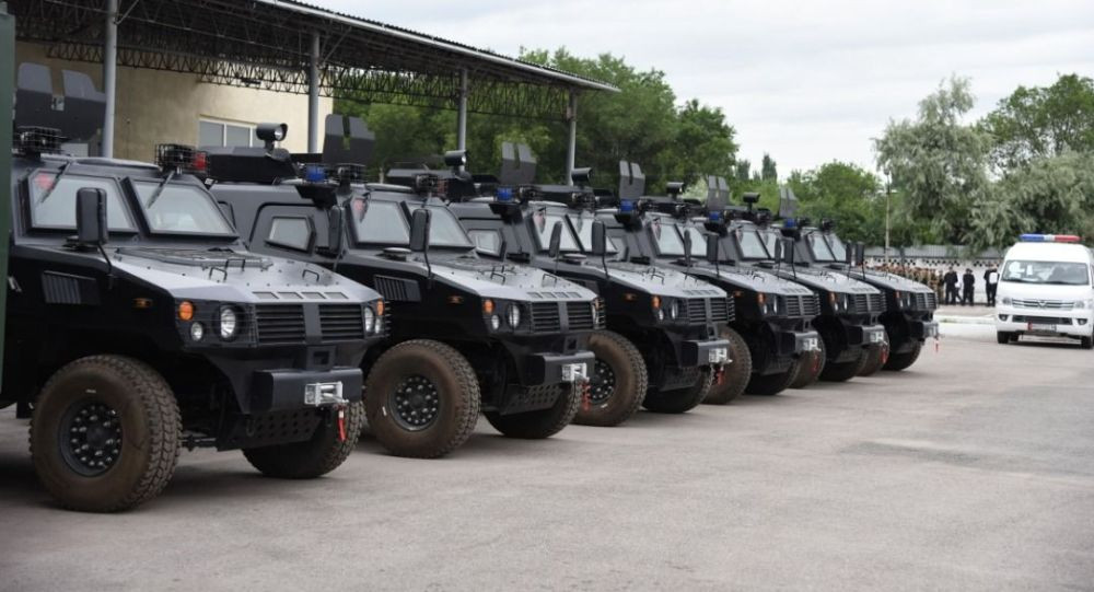 Đáng chú ý, trước đó không lâu Bộ Nội vụ Kyrgyzstan đã công bố loạt ảnh thông báo họ đã nhận được "quà tặng" - loạt xe thiết giáp Tiger do Trung Quốc sản xuất.