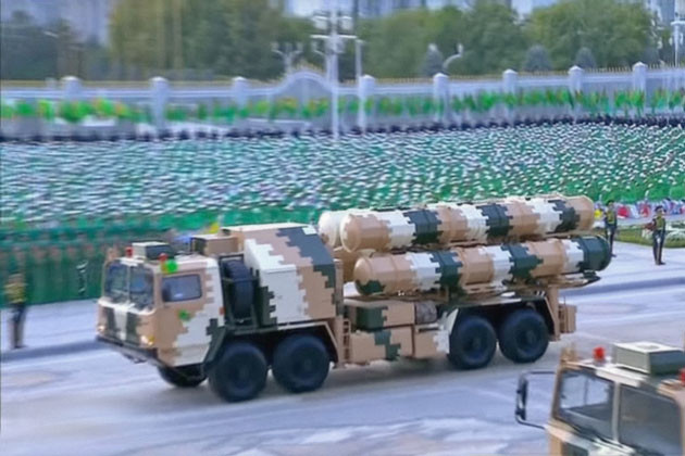 Turkmenistan cũng trở thành một trong những khách hàng đầu tiên nhập khẩu FD-2000 - phiên bản xuất khẩu của dòng tên lửa phòng không tầm xa hiện đại nhất Trung Quốc HQ-9. Tên lửa có tầm bắn khoảng 200km.
