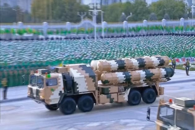 Turkmenistan cũng trở thành một trong những khách hàng đầu tiên nhập khẩu FD-2000 - phiên bản xuất khẩu của dòng tên lửa phòng không tầm xa hiện đại nhất Trung Quốc HQ-9. Tên lửa có tầm bắn khoảng 200km.