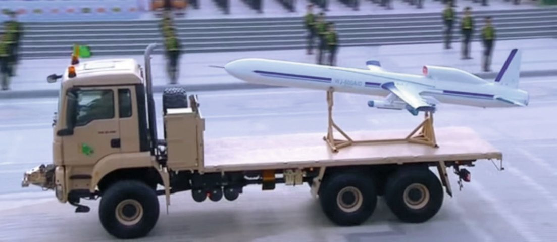 Có thể nói giá cả, ưu đãi tốt (cho không, tặng miễn phí), tính năng hiện đại là những lợi thế của vũ khí Trung Quốc so với mặt hàng của Nga và Mỹ. Trong ảnh là UAV WJ-600 do Trung Quốc sản xuất, xuất hiện trong cuộc duyệt binh của Turkmenistan – quốc gia Liên Xô (cũ) dùng nhiều “hàng tàu” nhất.