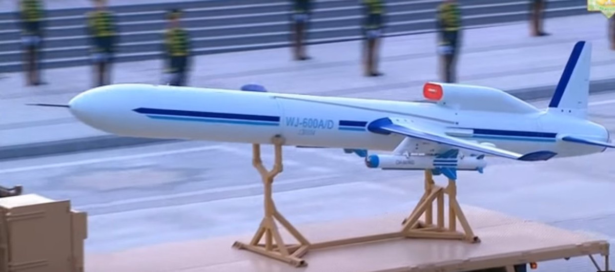 WJ-600 được thiết kế cho nhiệm vụ trinh sát và tấn công với kiểu dáng trông như quả tên lửa hành trình.