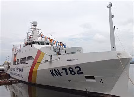 Đáng kể nhất, cùng với Cảnh sát biển Việt Nam, Kiểm ngư Việt Nam cũng nhận được 4 tàu tuần tra kiểu DN-2000 do Hà Lan thiết kế, được nhà máy đóng tàu Hạ Long chế tạo. Hiện lực lượng kiểm ngư của ta trang bị 4 chiếc loại này. Ảnh: VTC