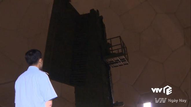 ELM-2288 có thể phát hiện từ xa, bám sát tự động nhiều loại mục tiêu bay kể cả các khí tài bay bám địa hình, cơ động nhanh và có diện tích phản xạ radar nhỏ như tên lửa hành trình, máy bay không người lái, đặc biệt là tên lửa đạn đạo. Nguồn ảnh: VTV