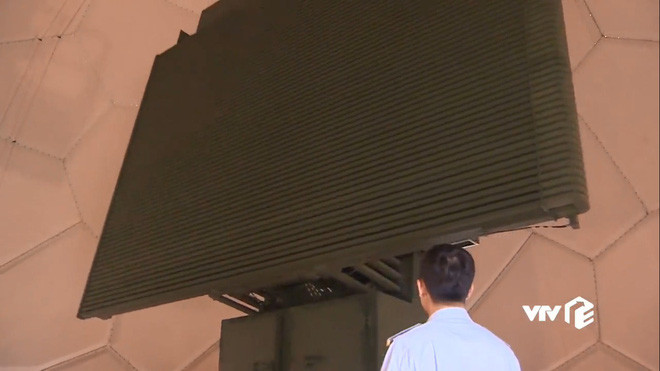 Có thể nói, không hiểu vì sao nhưng nhiều loại vũ khí được Việt Nam khởi đầu mua đầu tiên và sau đó nhiều quốc gia trong khu vực cũng mua theo. Điển hình như việc, chúng ta là quốc gia đầu tiên ở Đông Nam Á mua Su-27/30, mãi sau này Malaysia, Indonesia cùng tiếp bước. Nguồn ảnh: VTV