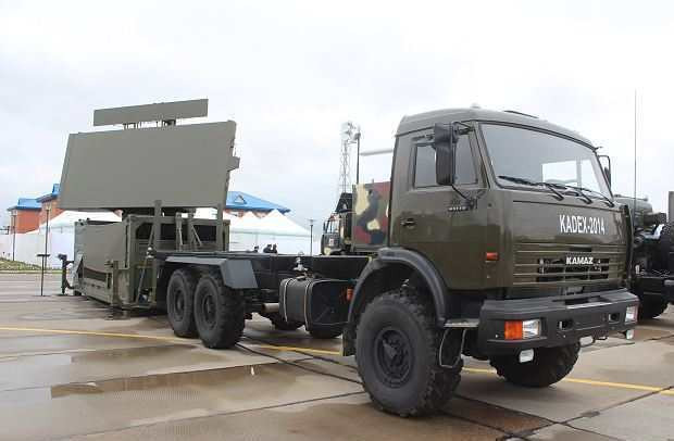ELM-2288ER do Tập đoàn Công nghiệp hàng không Israel (IAI) phát triển với chức năng chính là radar cảnh giới nhìn vòng tầm xa, tự động phát hiện và bám bắt mục tiêu dựa trên các tham số đã được lập trình trước. Qua đó cung cấp đủ 3 tham số (phương vị, cự ly, độ cao) về tất cả các mục tiêu phát hiện được cho các hệ thống phòng không, cảnh báo sớm và quản lý không lưu dân sự. Nguồn ảnh: IAI