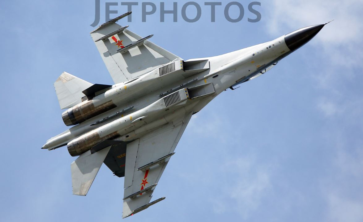 Trong ảnh là phiên bản nội địa hóa hoàn chỉnh Su-27SK mang tên J-11B, thậm chí động cơ turbofan AL-31F "thần thánh của Nga" cũng bị thay thế bằng Thái Hành WS-10A do Trung Quốc phát triển. Nguồn ảnh: Jetphotos