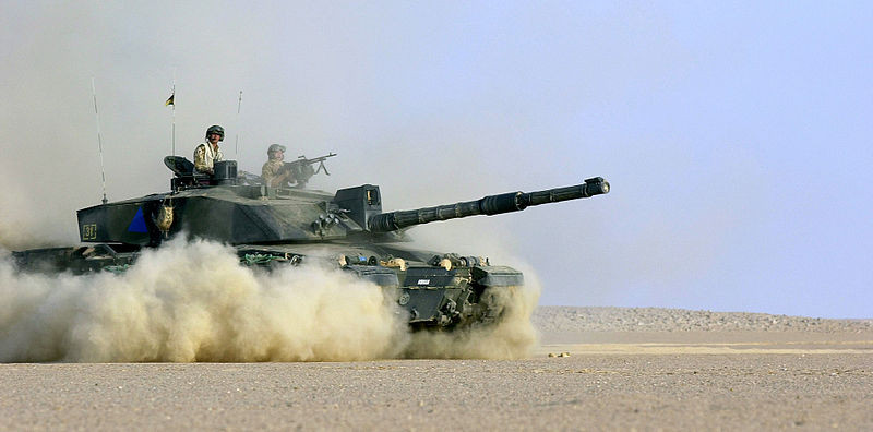 Cũng là một trong những quốc gia đi đầu về công nghệ xe tăng nên Challenger 2 từ lâu được xem là một trong những chiếc xe tăng mạnh nhất hành tinh, ngang ngửa với các thế hệ T-90 Nga. Đồng thời nó sở hữu công nghệ đặc biệt, khác hẳn với phần còn lại của thế giới, thậm chí Washington còn phải "học hỏi, xin xỏ Anh Quốc" công nghệ giáp của Challenger 2 trang bị cho xe tăng M1 Abrams. Nguồn ảnh: Wikipedia