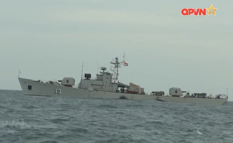 Đáng lưu ý, 5 chiếc tàu săn ngầm Petya mà Liên Xô cung cấp cho Việt Nam thuộc hai phiên bản với nhiều tính năng khác nhau. Cụ thể các tàu 13, 15, 17 thuộc Đề án 159A (NATO gọi là Petya II); chiếc 09, 11 thuộc Đề án 159AE (NATO gọi là Petya III). Nguồn ảnh: Kênh QPVN