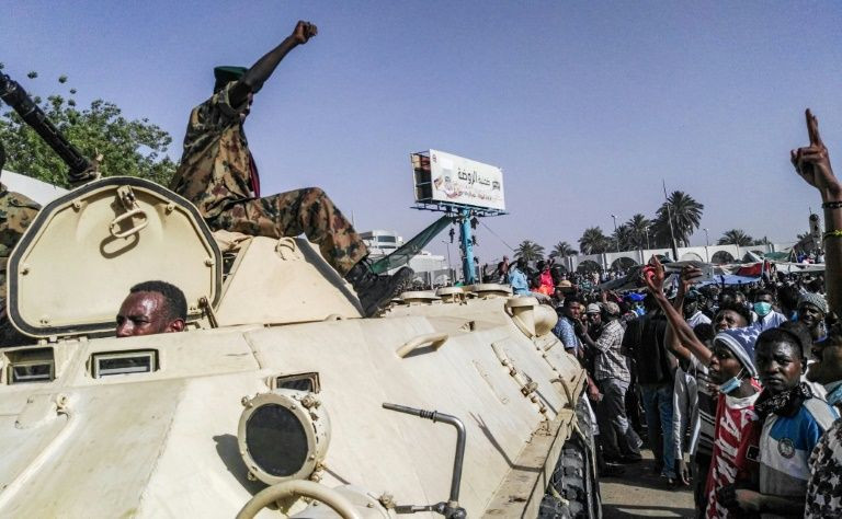 Trang bị vũ khí của lục quân và không quân Sudan nhìn chung ở mức khá tại khu vực châu Phi, có lẽ họ chỉ đứng sau Ai Cập, Nam Phi, Algeria hay Libya (thời Gaddafi). Nguồn ảnh: Yahoo News Singapore