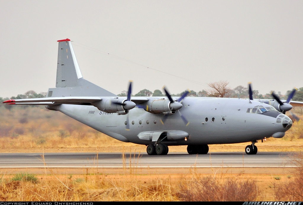 Không quân vận tải có một số máy bay cỡ lớn và vẫn mang điểm chung là rất ít, ví dụ C-130H (1 chiếc), An-12 (7 chiếc) hay Il-76 (1 chiếc). Nguồn ảnh: Wikipedia