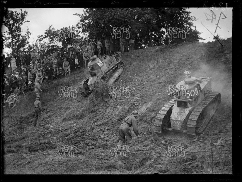 Trở lại Việt Nam, Renault FT đã được quân đội Pháp sử dụng trong trận chiến phòng thủ thành Huế khi phát xít Nhật tiến vào Đông Dương. Sau CTTG 2, Renault FT thậm chí còn xuất hiện trong chiến tranh Ả Rập - Israel năm 1948, rồi cuộc chiến ở Afghanistan những năm 1980 trước khi biến mất hoàn toàn. Nguồn ảnh: 477768