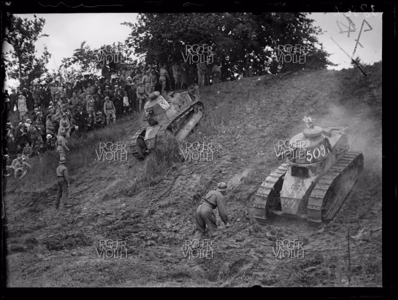 Trở lại Việt Nam, Renault FT đã được quân đội Pháp sử dụng trong trận chiến phòng thủ thành Huế khi phát xít Nhật tiến vào Đông Dương. Sau CTTG 2, Renault FT thậm chí còn xuất hiện trong chiến tranh Ả Rập - Israel năm 1948, rồi cuộc chiến ở Afghanistan những năm 1980 trước khi biến mất hoàn toàn. Nguồn ảnh: 477768