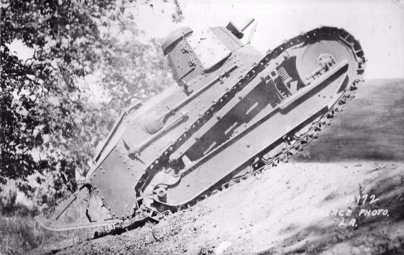 Sau CTTG 1, Renault FT nhanh chóng được xuất khẩu đi tới nhiều quốc gia trên thế giới gồm cả nước Mỹ. Nó giành được vô số thẳng lợi vẻ vang cho tới khi cuộc chiến tranh thế giới thứ 2 nổ ra. Với đạo quân Renault FT "lạc hậu", Pháp chẳng thể làm gì trước phát xít Đức được cơ giới hóa tối tân và dẫn tới việc họ bại trận "trong vòng một nốt nhạc". Nguồn ảnh: 477768