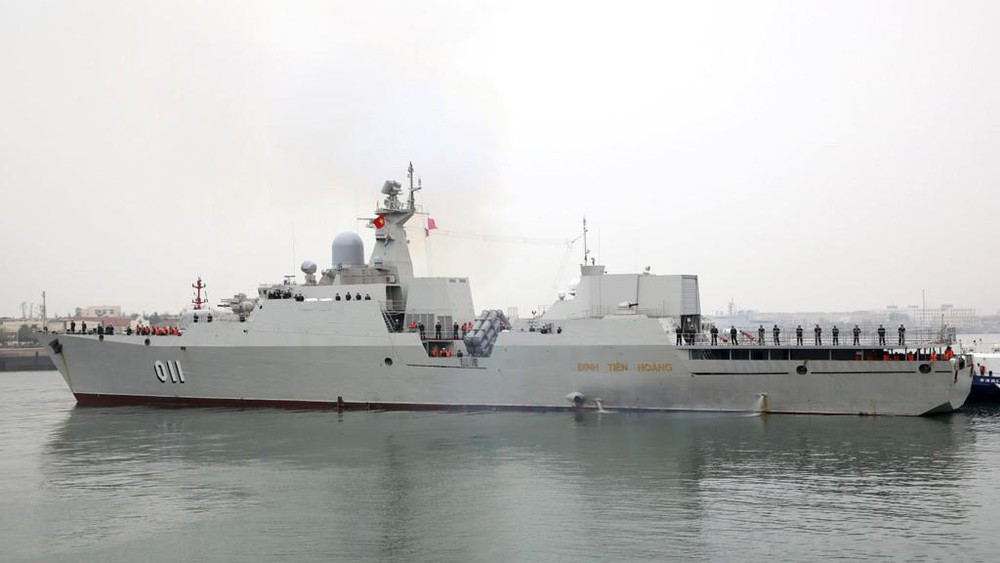 Ngày 23/3/2011, tàu Gepard 3.9 đầu tiên của Việt Nam lúc này được đặt phiên hiệu và tên gọi là 011 Đinh Tiên Hoàng chính thức biên chế cho Lữ đoàn 162, Vùng 4 Hải quân. Ảnh: Báo Hải quân