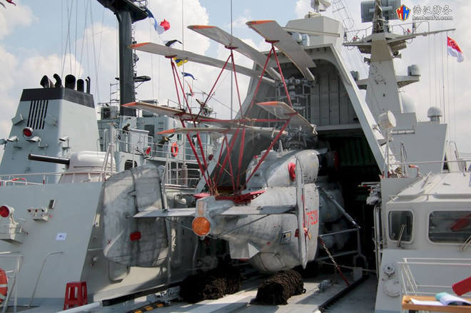 Đuôi tàu đều có sân đỗ và hangar dã chiến cho trực thăng chống ngầm Ka-28. Ảnh: haohanfw