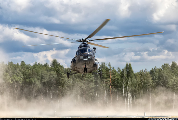 Ngoài Liên Xô (sau này là Nga), trực thăng Mi-8 được xuất khẩu tới khoảng 79 quốc gia trên thế giới, đến nay ước tính vẫn còn khoảng 50 nước sử dụng, số lượng này đang có dấu hiệu tăng nhẹ khi không ít quốc gia thân Mỹ đang dần chuyển hướng sang sử dụng Mi-8 và các thế hệ cải tiến của nó. Nguồn ảnh: Airliners.net