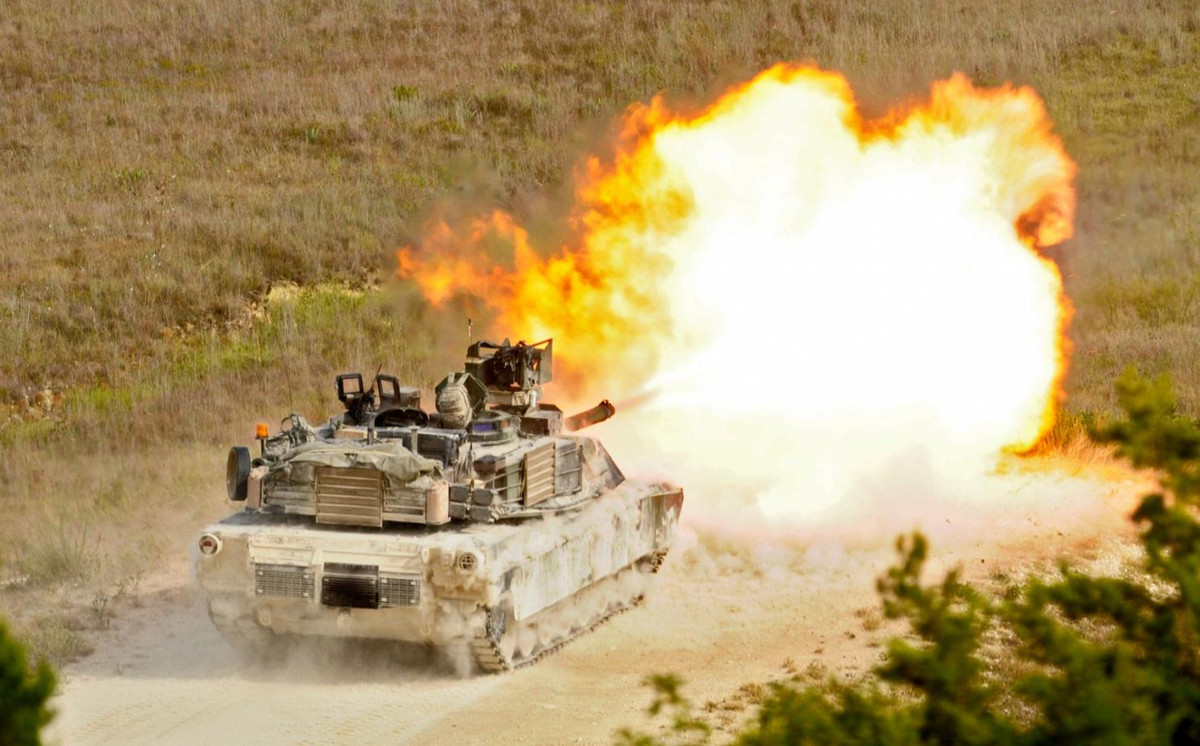 Dẫu vậy, phiên bản xuất khẩu cho Đài Loan nếu có được phê duyệt e rằng M1A2X sẽ không được sử dụng hầu hết các loại đạn tối tân nhất của dòng Abrmas. Ví dụ như đạn xuyên giáp APFSDS M829 với đầu xuyên Urani nghèo (DU) được đánh giá có thể chọc thủng giáp tăng T-90A hay T-72B3 của Nga. Nguồn ảnh: Wikipedia