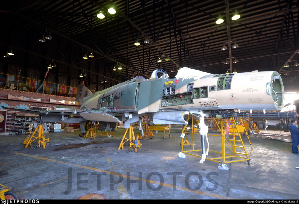 Đặc biệt, Iran có vẻ như đã hiện đại hóa một số thành phần quan trọng trên F-4 như radar điều khiển hỏa lực của Trung Quốc, qua đó cho phép tích hợp hệ vũ khí của Trung Quốc. Nguồn ảnh: Jetphotos